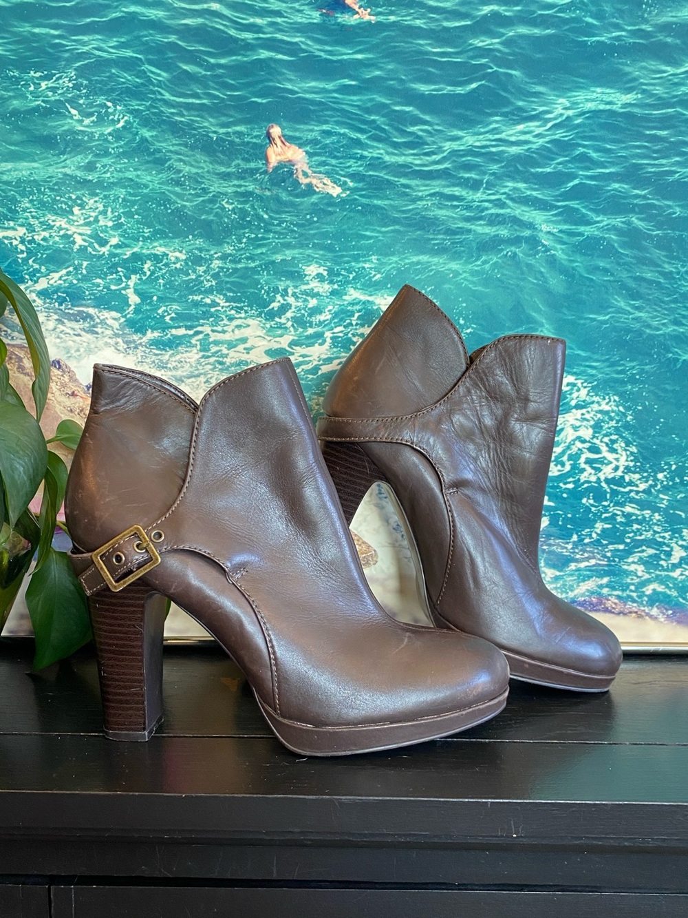 Simply Vera, Vera Wang leather ankle boots in Noir Deep Brown Size 8.5